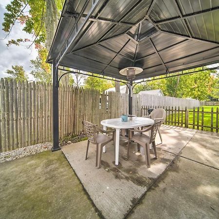 Geneva-On-The-Lake Cottage With Patio Walk To Shore المظهر الخارجي الصورة