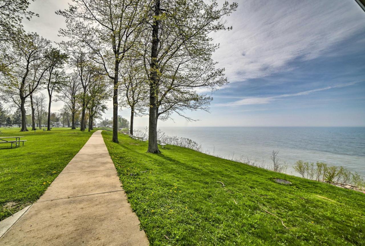 Geneva-On-The-Lake Cottage With Patio Walk To Shore المظهر الخارجي الصورة
